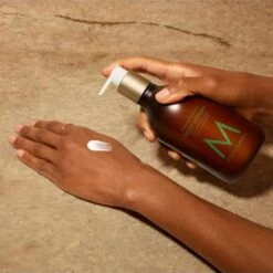 Moroccanoil Lotion Pour Le Corps Bergamote Fraîche "Body Lotion" - Hydratation Légère à L'huile D'argan Et Aloès (360ml/12.2oz) 13 Moroccanoil Lotion Pour Le Corps Bergamote Fraîche "Body Lotion" - Hydratation Légère à L'huile D'argan Et Aloès (360ml/12.2oz) -Moroccanoil FR Shop image 1168